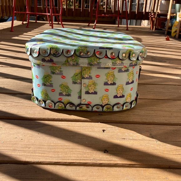 Jolie Co Frog Prince Suitcase - Picture 5 of 7